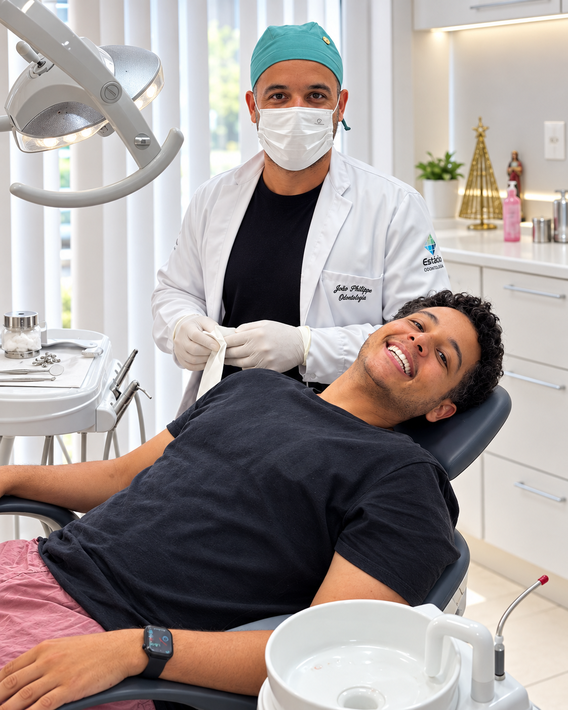 Dr. João Simões em atendimento odontológico